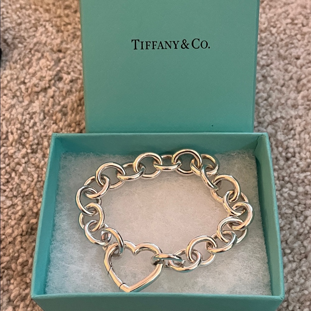 Tiffany & Co. Silver Heart clasping Chain Link Bracelet